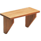 Roca trappetrin i teak, mål 31,5x14x18cm, præsenteret på en båd
