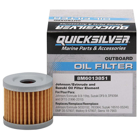 Quicksilver oliefilter placeret på hvid baggrund for klar visning.