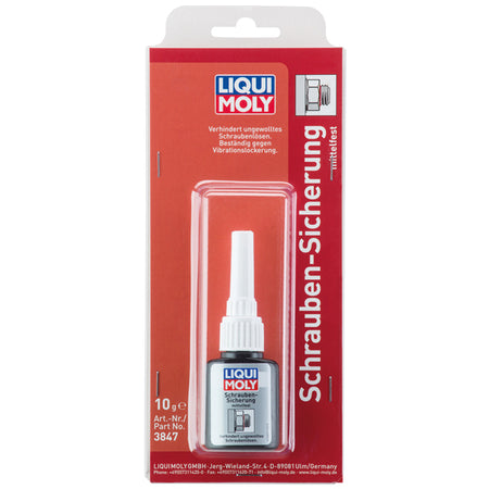 Liqui Moly låsevæske i brug ved reparation af bådudstyr.